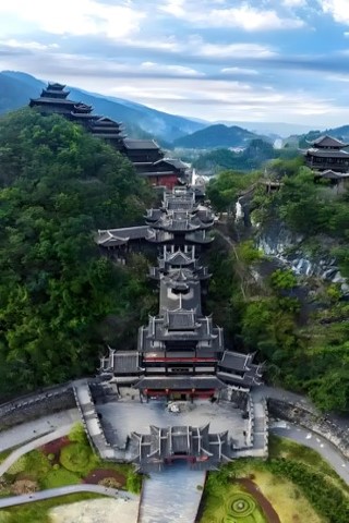 一程山水一程康，半日闲适半日养。