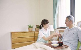 康护康复（术后、失能、功能障碍人群）：专业康复护理 + 适度观光