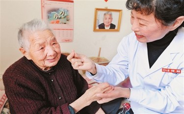 康护康复（术后、失能、功能障碍人群）：专业康复护理 + 适度观光